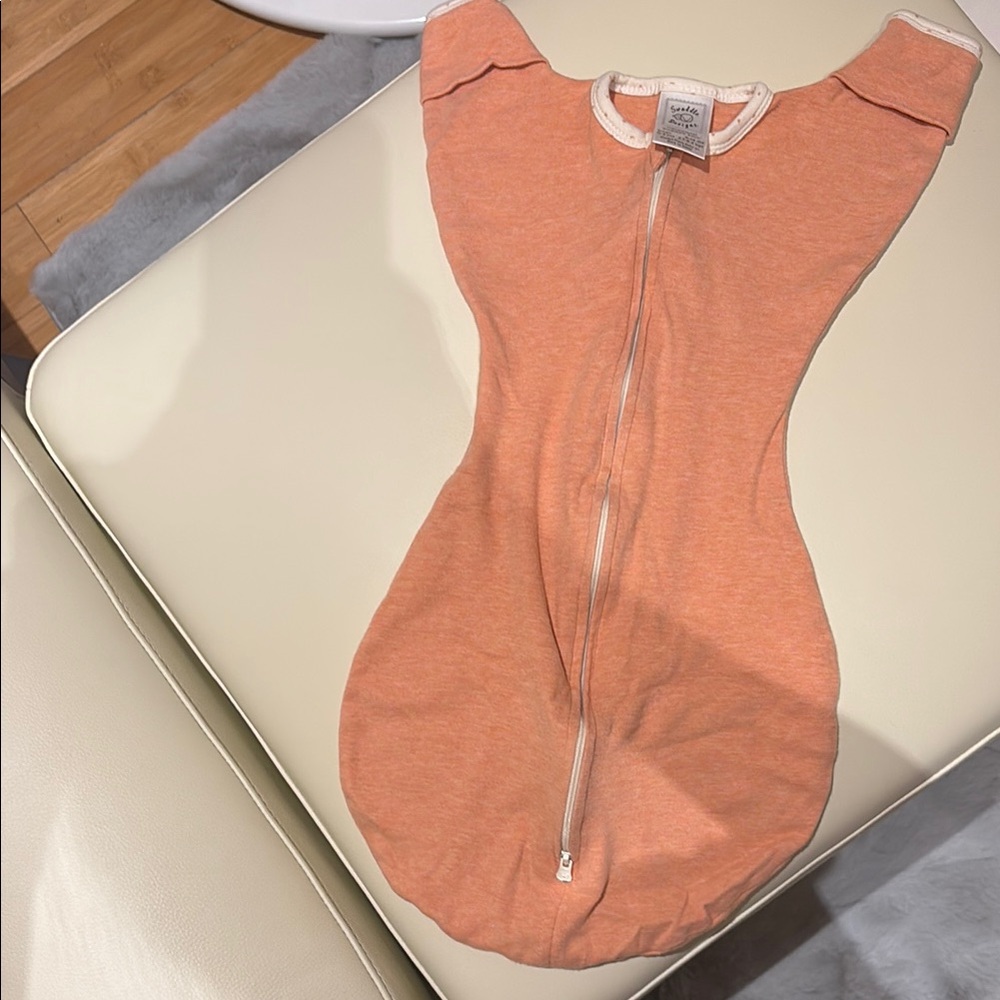 Swaddle Designs arms up swaddle in excellent condition